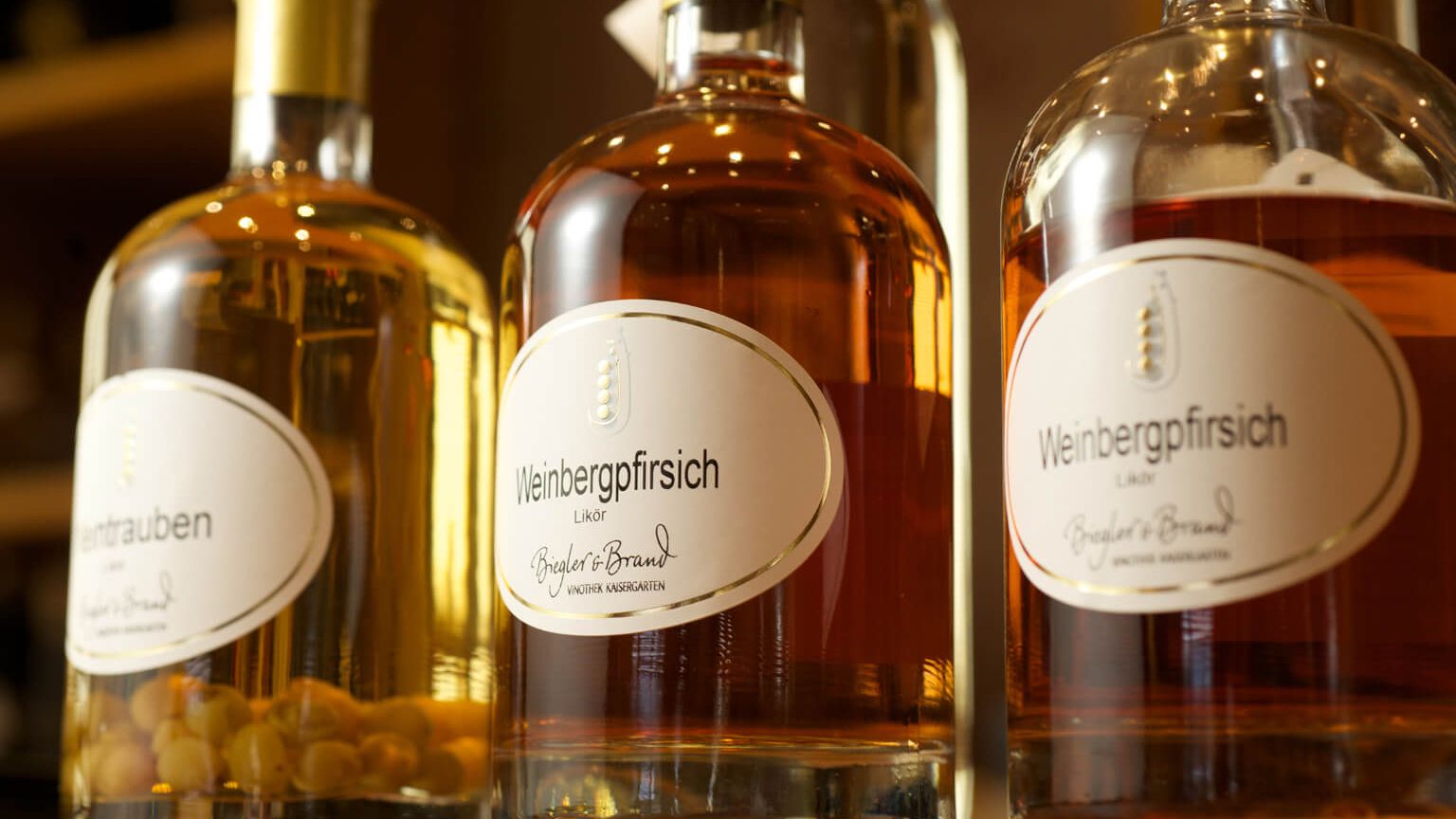Spirituosenflaschen in der Bar im Weinhotel Kaisergarten Alzey
